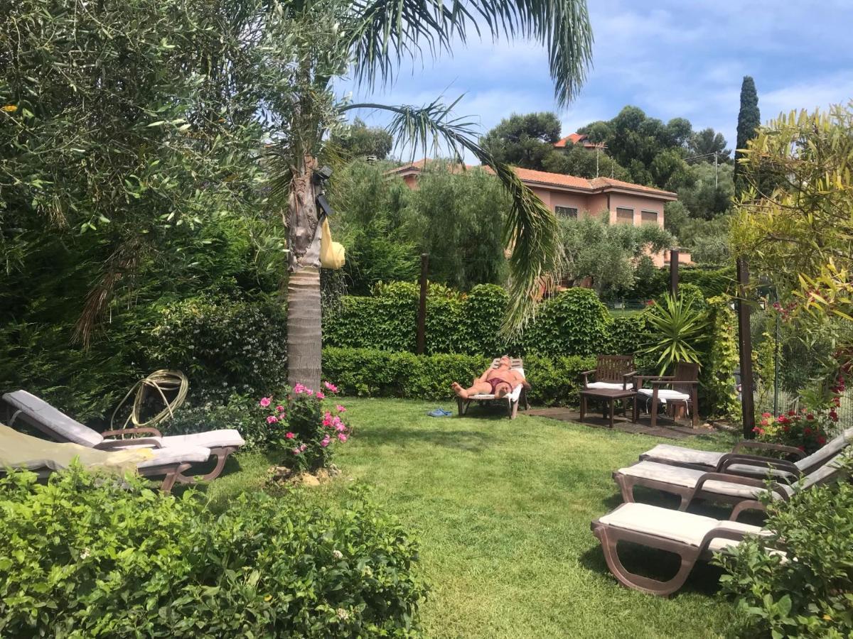 Le Jardin Sur Mer Avec Bike Et Mtb Tour Hotel Imperia Ngoại thất bức ảnh